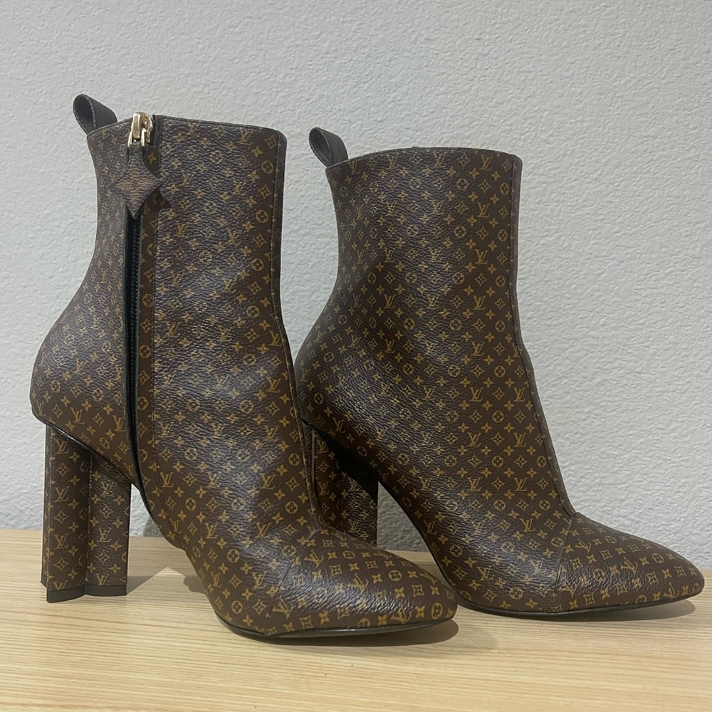 Authentic Louis Vuitton boots Size: 38 (US women’s 7) - Picture 1 of 4